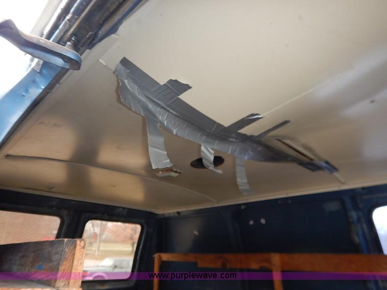 image for item I5187 1988 Ford Econoline E150 cargo van