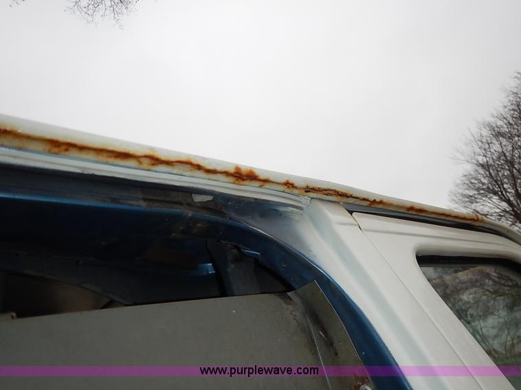 image for item I5187 1988 Ford Econoline E150 cargo van