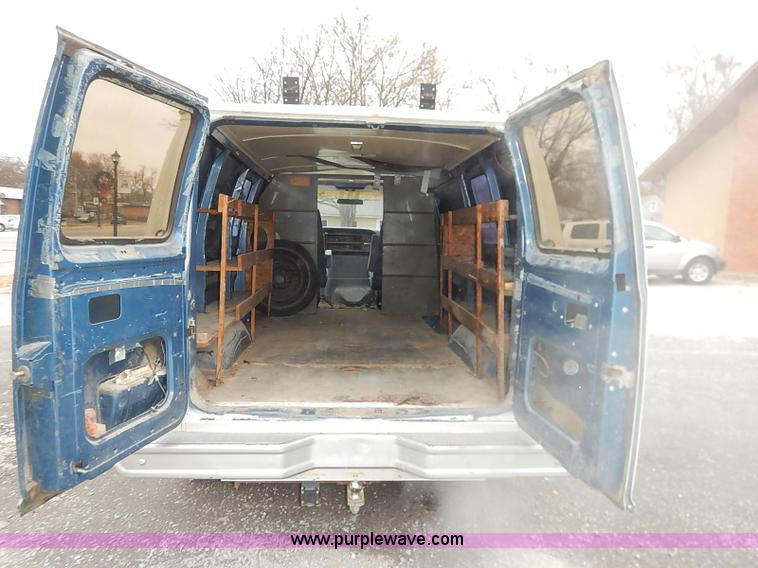 image for item I5187 1988 Ford Econoline E150 cargo van