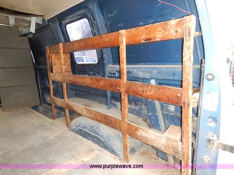 image for item I5187 1988 Ford Econoline E150 cargo van