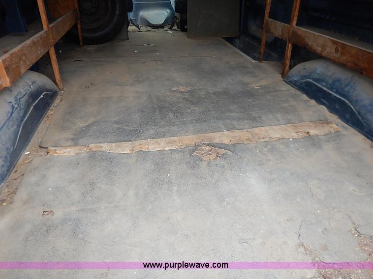 image for item I5187 1988 Ford Econoline E150 cargo van