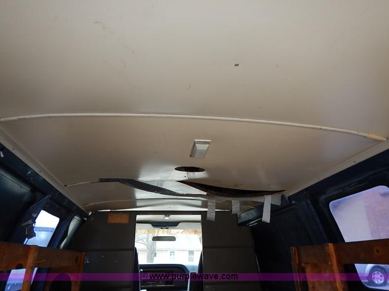 image for item I5187 1988 Ford Econoline E150 cargo van