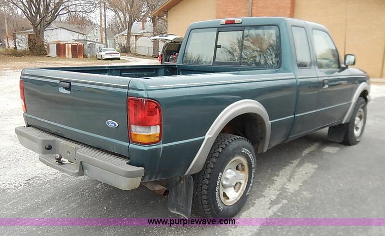 image for item I5189 1996 Ford Ranger XLT SuperCab pickup truck