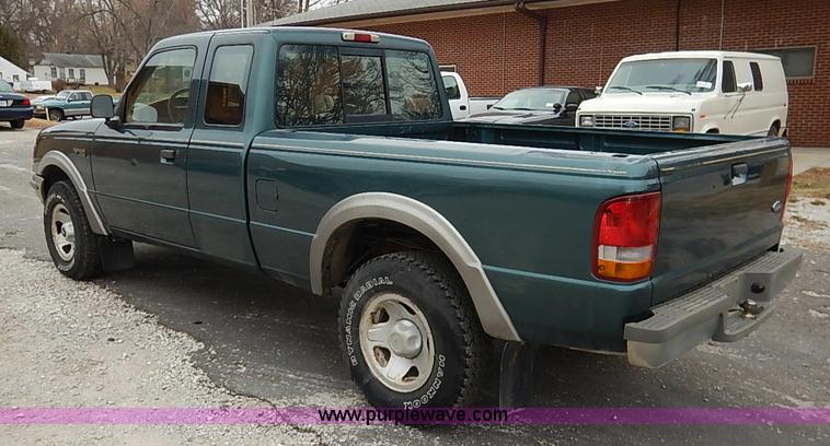 image for item I5189 1996 Ford Ranger XLT SuperCab pickup truck