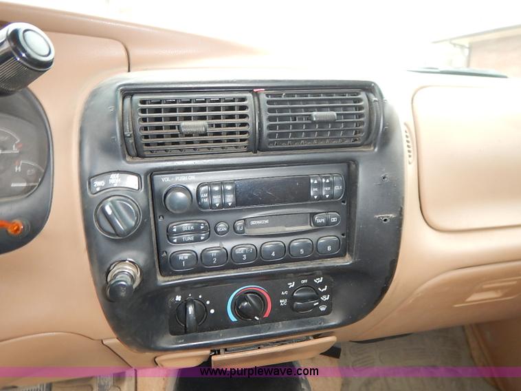 image for item I5189 1996 Ford Ranger XLT SuperCab pickup truck