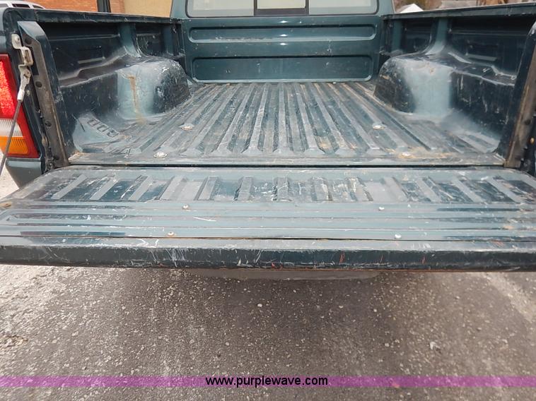 image for item I5189 1996 Ford Ranger XLT SuperCab pickup truck