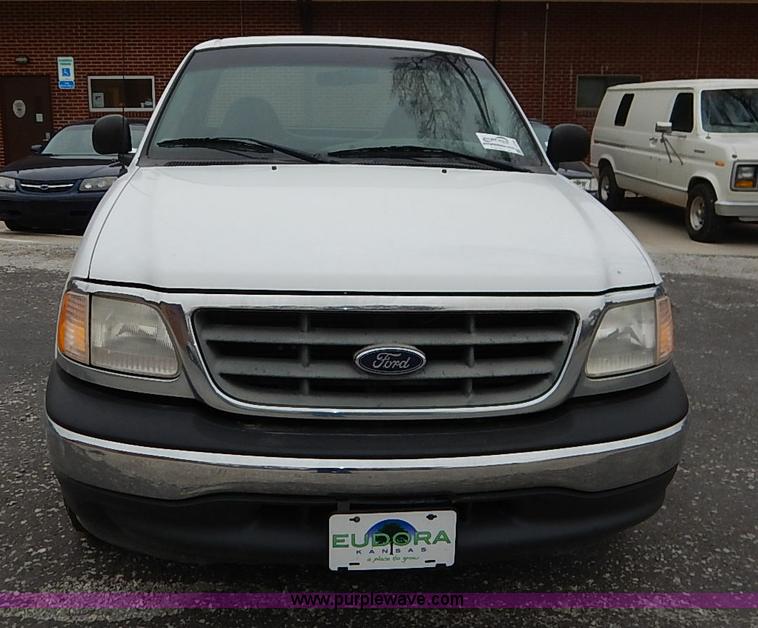 image for item I5190 2001 Ford F150 XL pickup truck