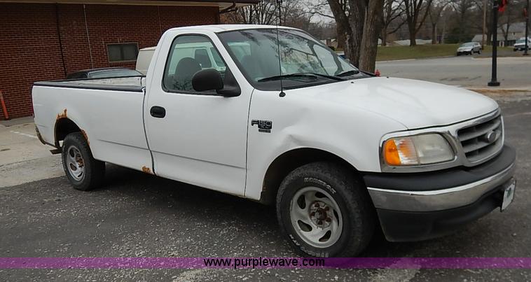 image for item I5190 2001 Ford F150 XL pickup truck