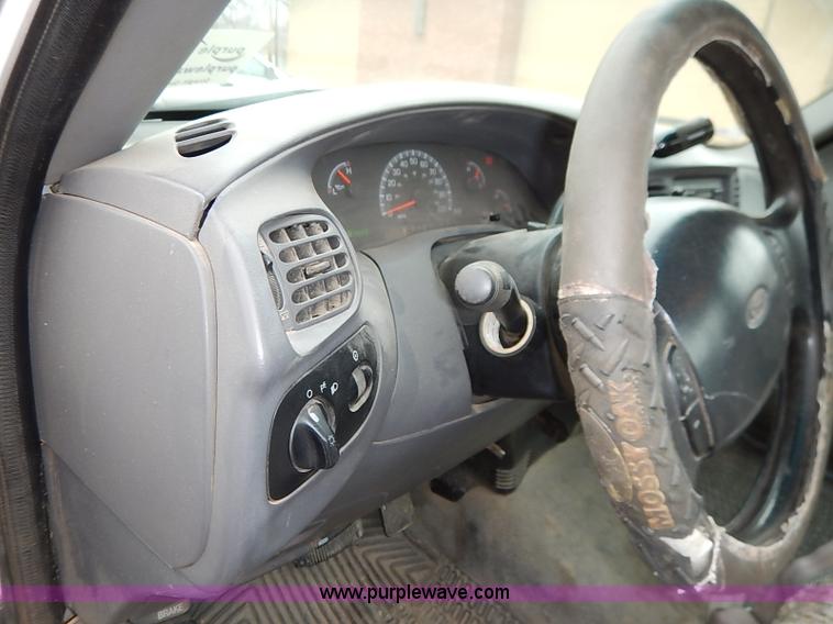 image for item I5190 2001 Ford F150 XL pickup truck