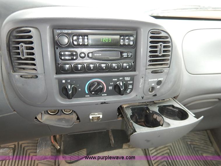 image for item I5190 2001 Ford F150 XL pickup truck