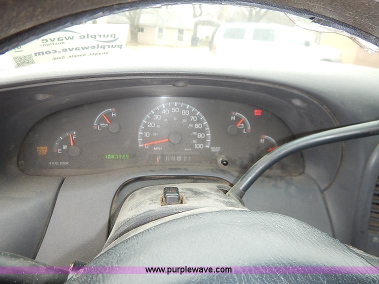 image for item I5190 2001 Ford F150 XL pickup truck