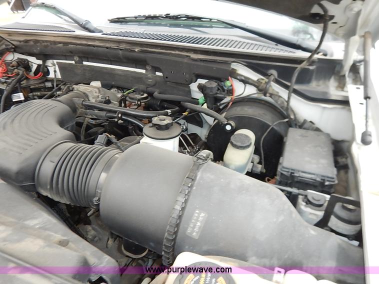 image for item I5190 2001 Ford F150 XL pickup truck