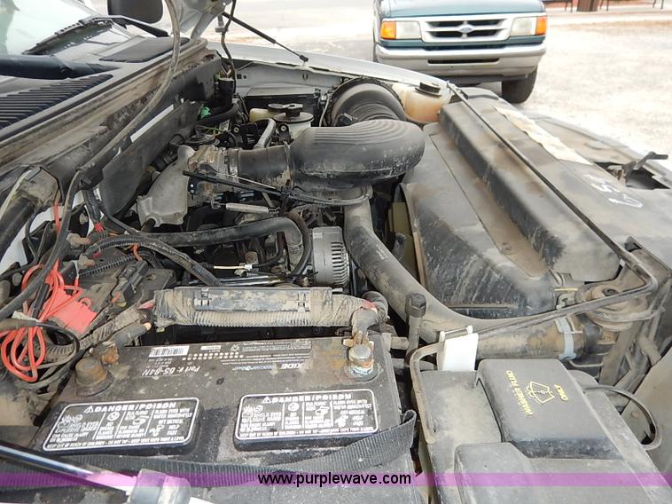 image for item I5190 2001 Ford F150 XL pickup truck