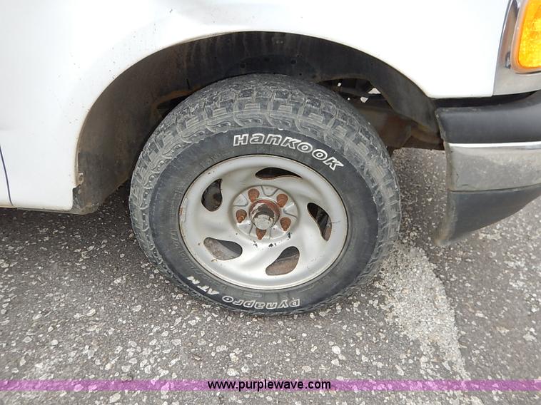 image for item I5190 2001 Ford F150 XL pickup truck