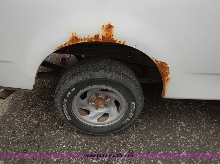 image for item I5190 2001 Ford F150 XL pickup truck