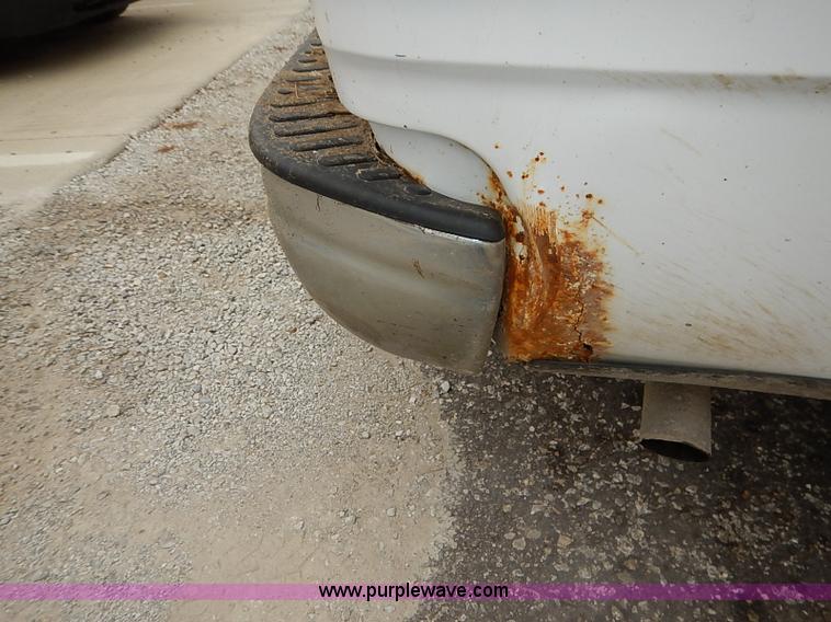 image for item I5190 2001 Ford F150 XL pickup truck