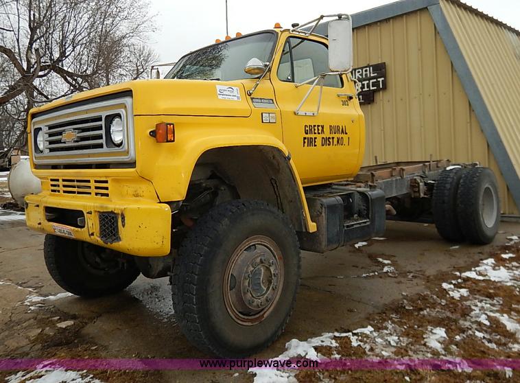 image for item I5193 1986 Chevrolet Kodiak 70 truck cab and chassis