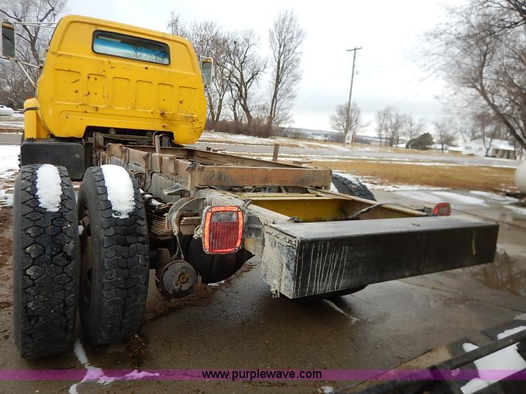 image for item I5193 1986 Chevrolet Kodiak 70 truck cab and chassis