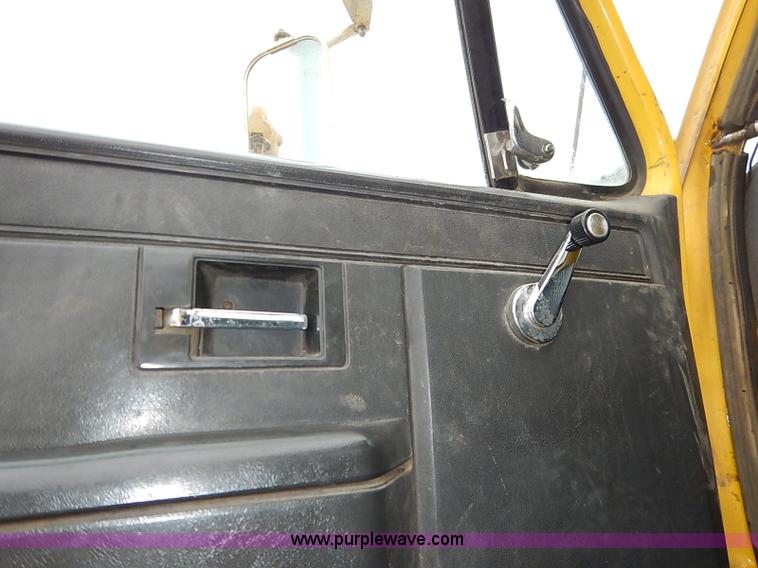 image for item I5193 1986 Chevrolet Kodiak 70 truck cab and chassis