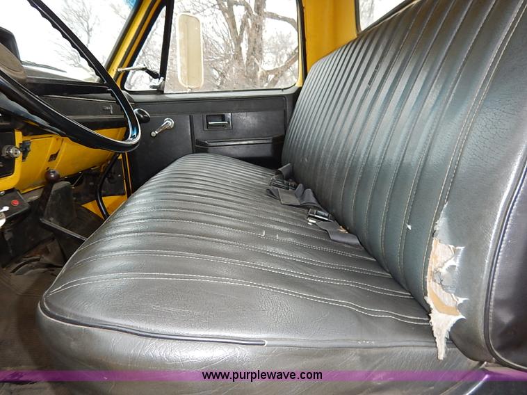 image for item I5193 1986 Chevrolet Kodiak 70 truck cab and chassis