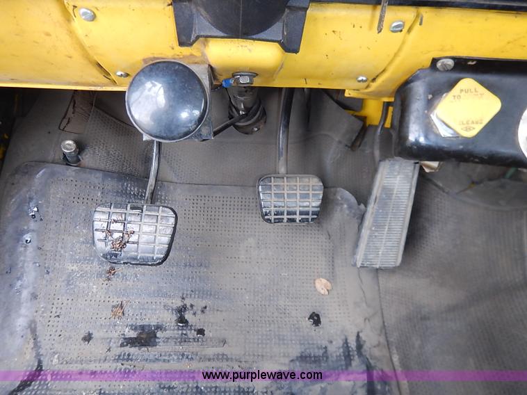 image for item I5193 1986 Chevrolet Kodiak 70 truck cab and chassis