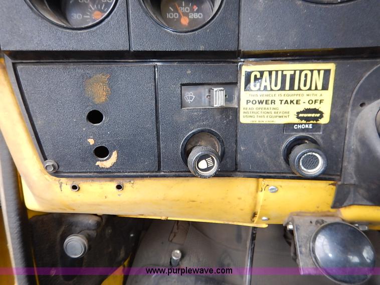 image for item I5193 1986 Chevrolet Kodiak 70 truck cab and chassis