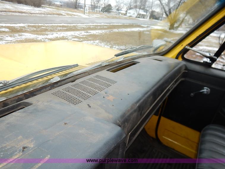 image for item I5193 1986 Chevrolet Kodiak 70 truck cab and chassis