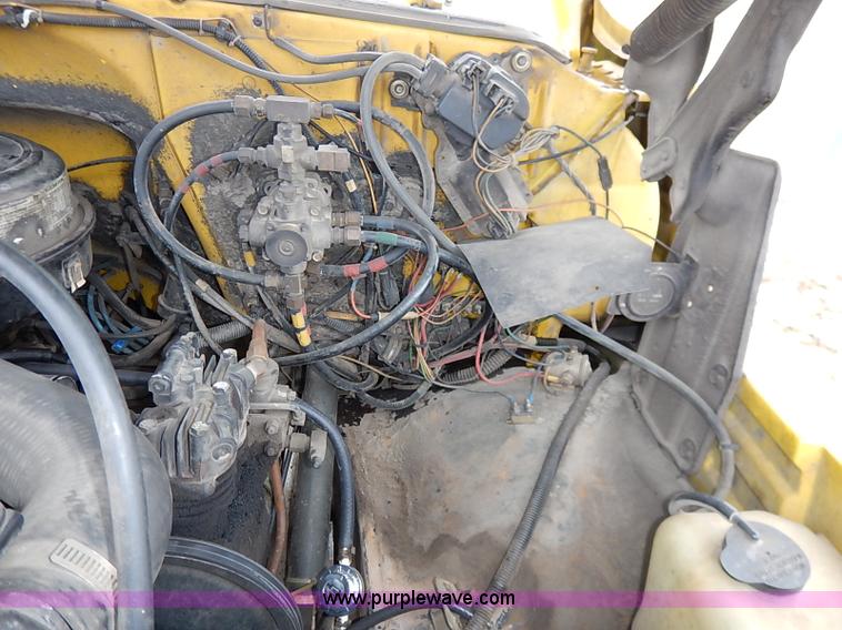 image for item I5193 1986 Chevrolet Kodiak 70 truck cab and chassis