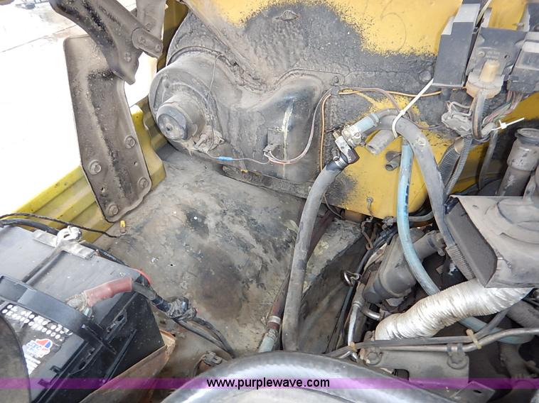 image for item I5193 1986 Chevrolet Kodiak 70 truck cab and chassis