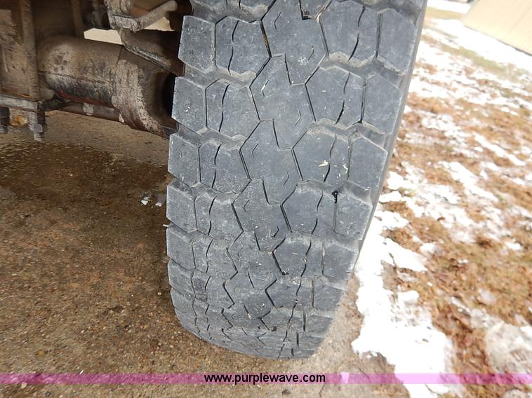 image for item I5193 1986 Chevrolet Kodiak 70 truck cab and chassis