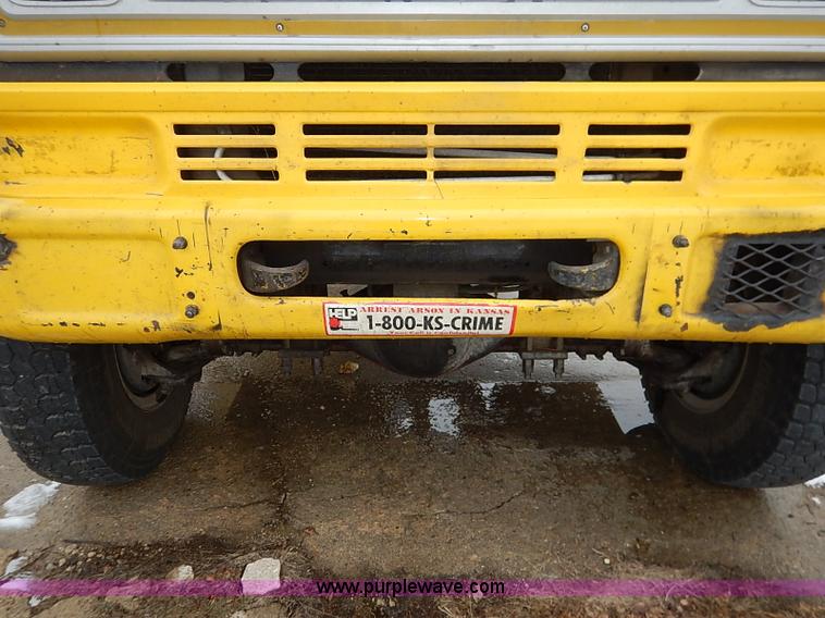 image for item I5193 1986 Chevrolet Kodiak 70 truck cab and chassis