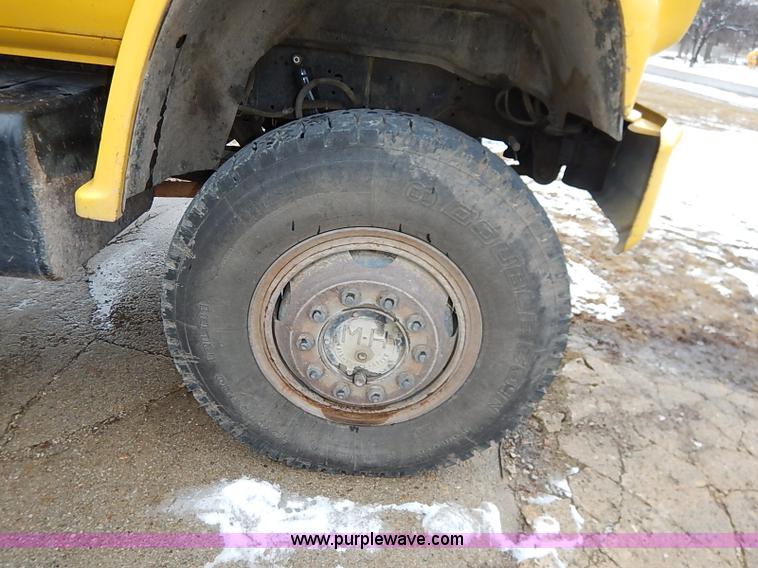 image for item I5193 1986 Chevrolet Kodiak 70 truck cab and chassis