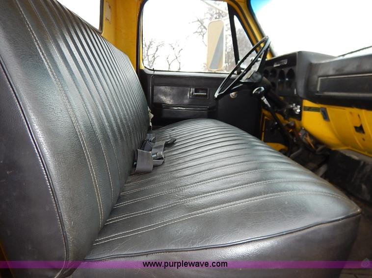 image for item I5193 1986 Chevrolet Kodiak 70 truck cab and chassis