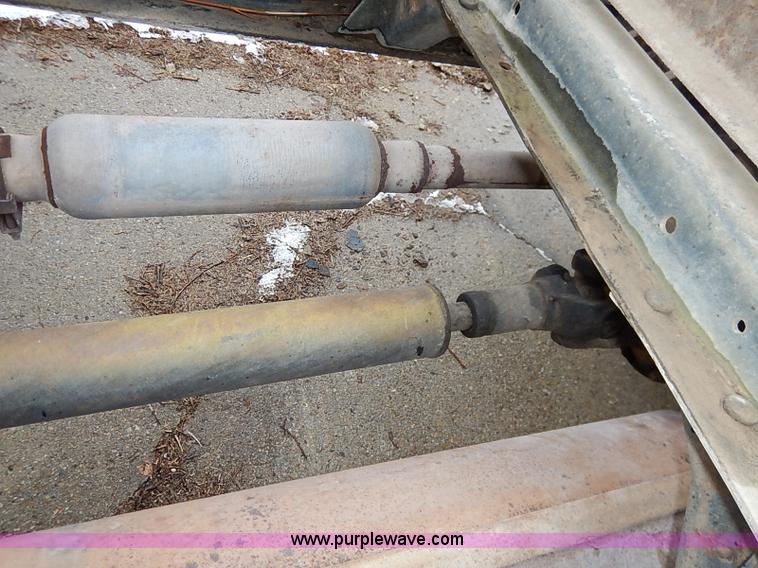 image for item I5193 1986 Chevrolet Kodiak 70 truck cab and chassis