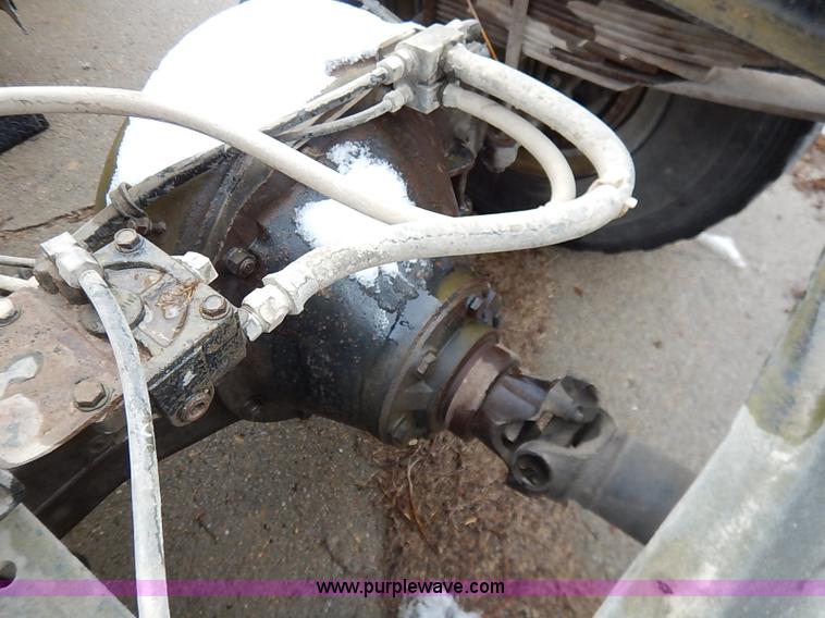 image for item I5193 1986 Chevrolet Kodiak 70 truck cab and chassis