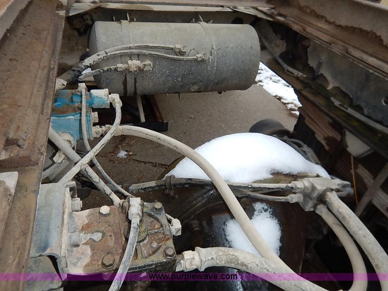 image for item I5193 1986 Chevrolet Kodiak 70 truck cab and chassis