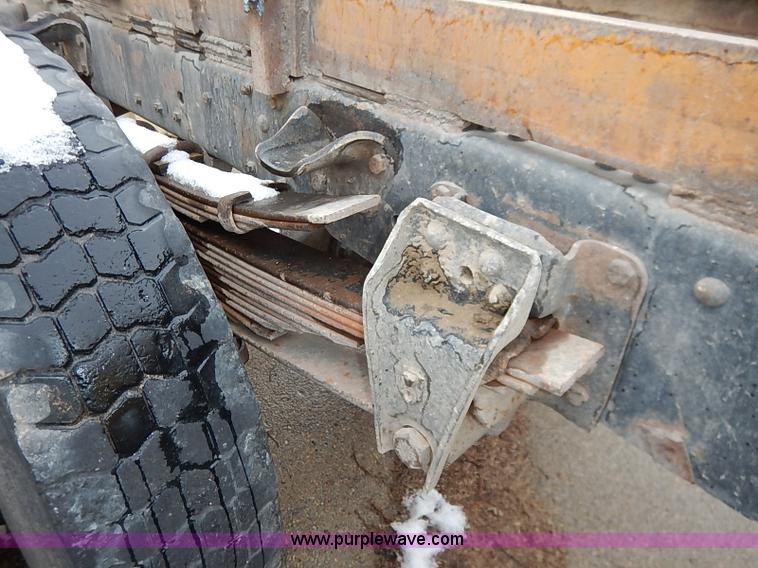 image for item I5193 1986 Chevrolet Kodiak 70 truck cab and chassis