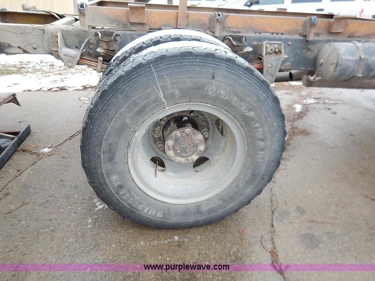 image for item I5193 1986 Chevrolet Kodiak 70 truck cab and chassis