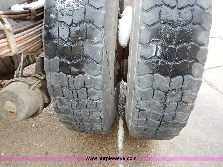 image for item I5193 1986 Chevrolet Kodiak 70 truck cab and chassis