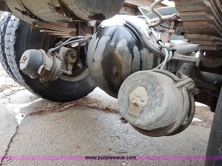 image for item I5193 1986 Chevrolet Kodiak 70 truck cab and chassis