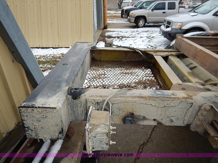 image for item I5193 1986 Chevrolet Kodiak 70 truck cab and chassis