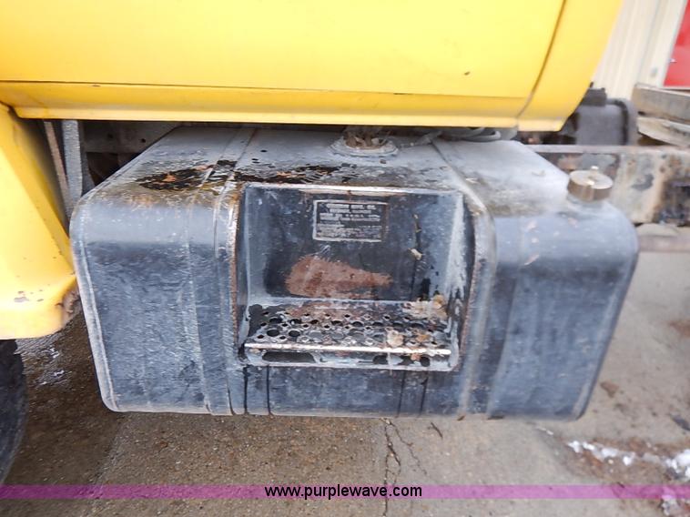 image for item I5193 1986 Chevrolet Kodiak 70 truck cab and chassis