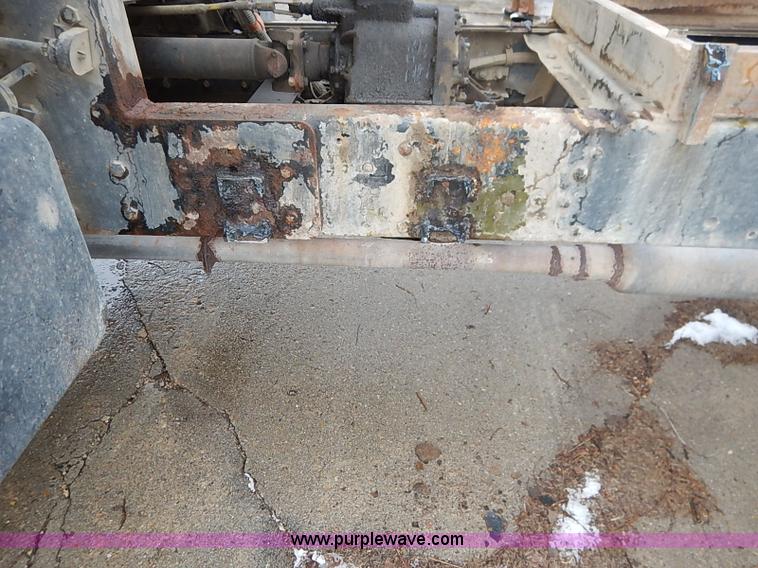 image for item I5193 1986 Chevrolet Kodiak 70 truck cab and chassis