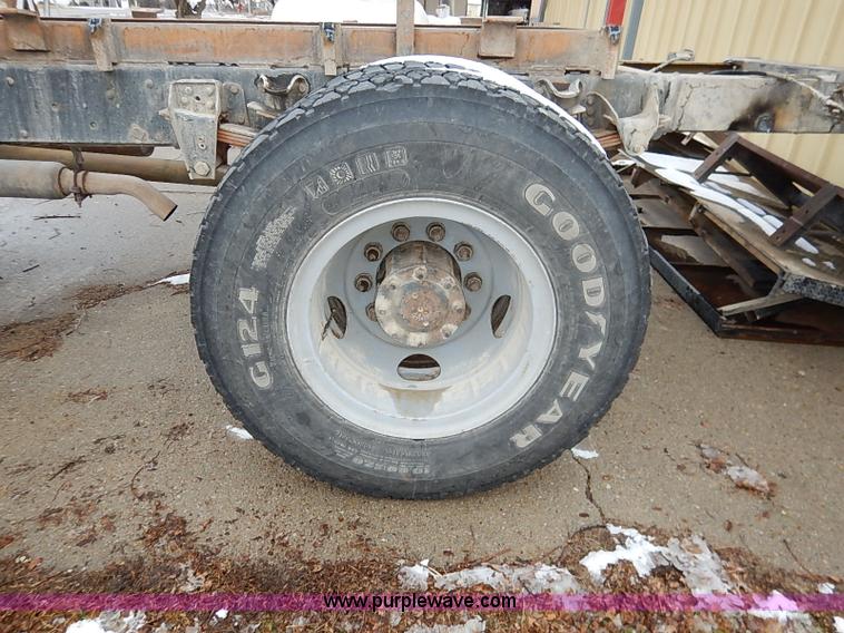 image for item I5193 1986 Chevrolet Kodiak 70 truck cab and chassis