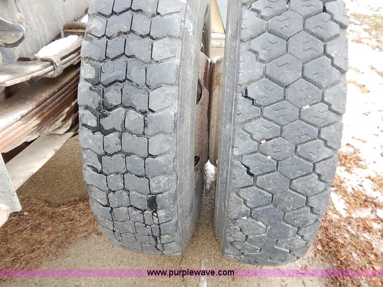 image for item I5193 1986 Chevrolet Kodiak 70 truck cab and chassis