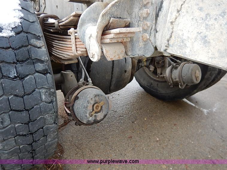 image for item I5193 1986 Chevrolet Kodiak 70 truck cab and chassis