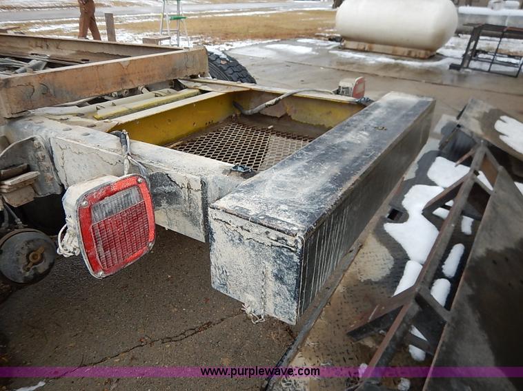 image for item I5193 1986 Chevrolet Kodiak 70 truck cab and chassis