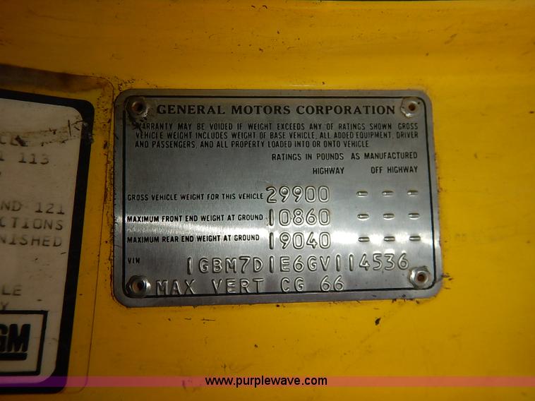 image for item I5193 1986 Chevrolet Kodiak 70 truck cab and chassis