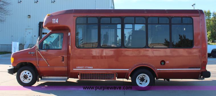 image for item I5888 2004 Ford E450 bus
