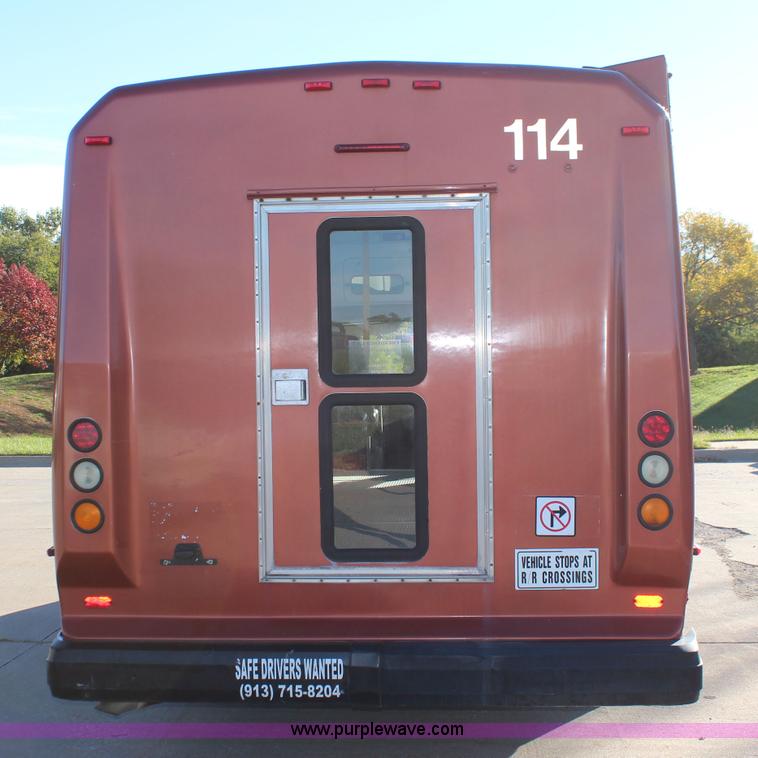 image for item I5888 2004 Ford E450 bus